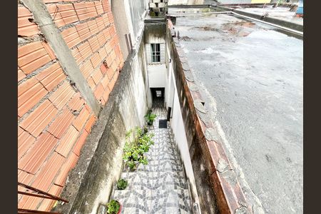 Casa à venda com 80m², 4 quartos e 6 vagas Casa à venda com 80m², 4 quartos e 6 vagasTerraço / Escada