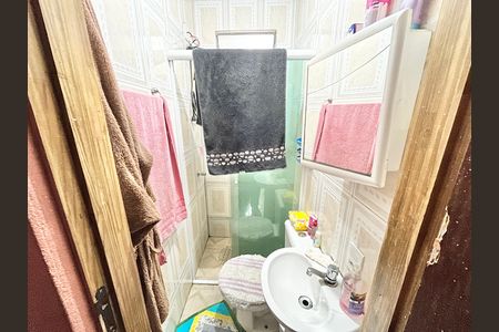 Casa à venda com 80m², 4 quartos e 6 vagas Casa à venda com 80m², 4 quartos e 6 vagasBanheiro da Suíte 2