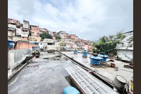 Casa à venda com 80m², 4 quartos e 6 vagas Casa à venda com 80m², 4 quartos e 6 vagasTerraço