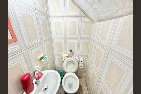 Casa à venda com 80m², 4 quartos e 6 vagas Casa à venda com 80m², 4 quartos e 6 vagasBanheiro de serviço
