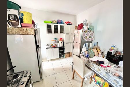 Casa à venda com 80m², 4 quartos e 6 vagas Casa à venda com 80m², 4 quartos e 6 vagasCozinha 2