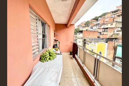 Casa à venda com 80m², 4 quartos e 6 vagas Casa à venda com 80m², 4 quartos e 6 vagasVaranda
