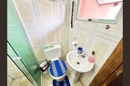 Casa à venda com 80m², 4 quartos e 6 vagas Casa à venda com 80m², 4 quartos e 6 vagasBanheiro da Suíte 1
