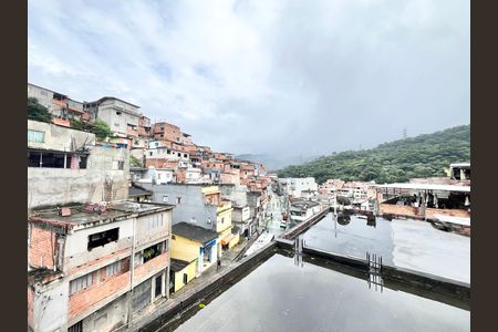 Casa à venda com 80m², 4 quartos e 6 vagas Casa à venda com 80m², 4 quartos e 6 vagasTerraço