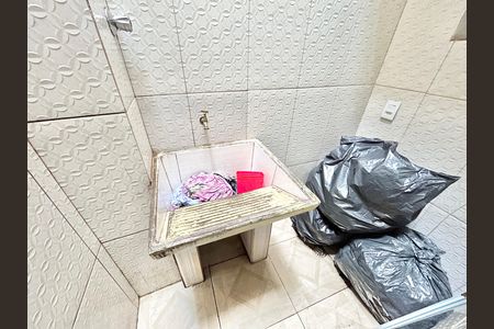 Casa à venda com 80m², 4 quartos e 6 vagas Casa à venda com 80m², 4 quartos e 6 vagasÁrea de Serviço 2