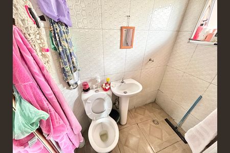 Casa à venda com 80m², 4 quartos e 6 vagas Casa à venda com 80m², 4 quartos e 6 vagasBanheiro 2