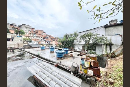 Casa à venda com 80m², 4 quartos e 6 vagas Casa à venda com 80m², 4 quartos e 6 vagasTerraço