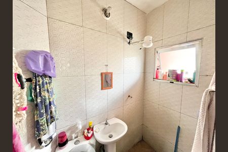 Casa à venda com 80m², 4 quartos e 6 vagas Casa à venda com 80m², 4 quartos e 6 vagasBanheiro 2