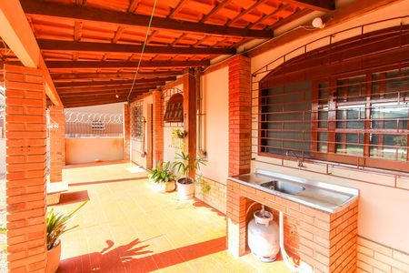 Área externa de casa para alugar com 3 quartos, 193m² em Mathias Velho, Canoas