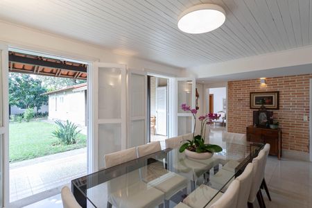 Casa à venda com 1832m², 4 quartos e 6 vagas Casa à venda com 1832m², 4 quartos e 6 vagasSala de jantar