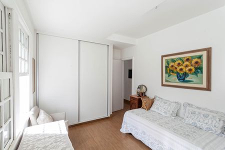 Casa à venda com 1832m², 4 quartos e 6 vagas Casa à venda com 1832m², 4 quartos e 6 vagasQuarto 1