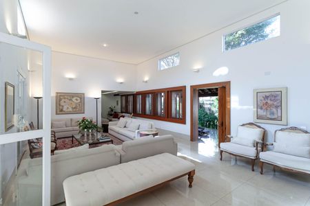 Casa à venda com 1832m², 4 quartos e 6 vagas Casa à venda com 1832m², 4 quartos e 6 vagasSala 1