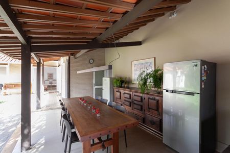 Casa à venda com 1832m², 4 quartos e 6 vagas Casa à venda com 1832m², 4 quartos e 6 vagasÁrea gourmet