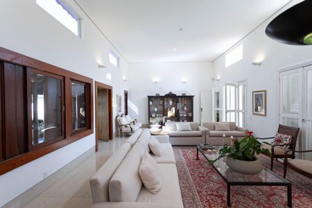 Casa à venda com 1832m², 4 quartos e 6 vagas Casa à venda com 1832m², 4 quartos e 6 vagasSala 1
