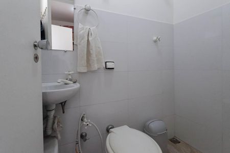Casa à venda com 1832m², 4 quartos e 6 vagas Casa à venda com 1832m², 4 quartos e 6 vagasBanheiro de serviço