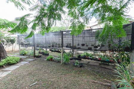 Casa à venda com 1832m², 4 quartos e 6 vagas Casa à venda com 1832m², 4 quartos e 6 vagasQuintal