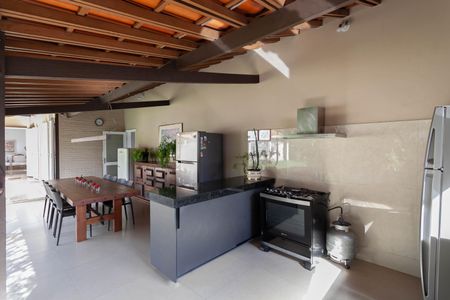 Casa à venda com 1832m², 4 quartos e 6 vagas Casa à venda com 1832m², 4 quartos e 6 vagasÁrea gourmet