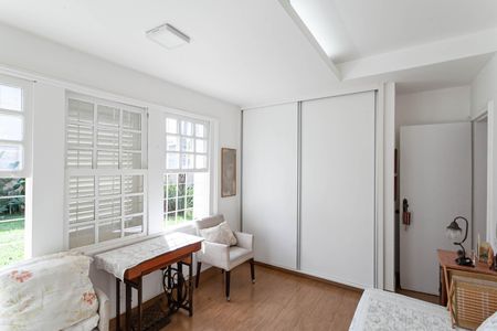 Casa à venda com 1832m², 4 quartos e 6 vagas Casa à venda com 1832m², 4 quartos e 6 vagasQuarto 1