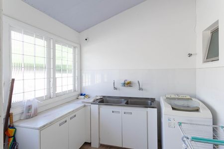 Casa à venda com 1832m², 4 quartos e 6 vagas Casa à venda com 1832m², 4 quartos e 6 vagasÁrea de serviço