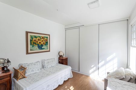 Casa à venda com 1832m², 4 quartos e 6 vagas Casa à venda com 1832m², 4 quartos e 6 vagasQuarto 1