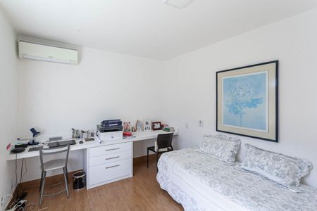 Casa à venda com 1832m², 4 quartos e 6 vagas Casa à venda com 1832m², 4 quartos e 6 vagasQuarto 2