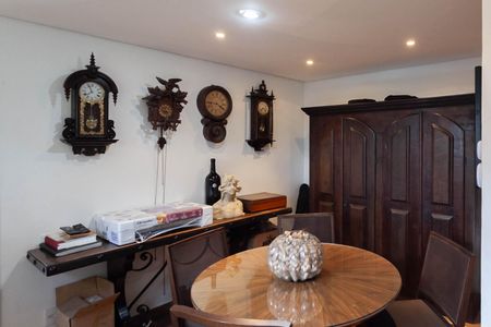 Casa à venda com 1832m², 4 quartos e 6 vagas Casa à venda com 1832m², 4 quartos e 6 vagasSala 3