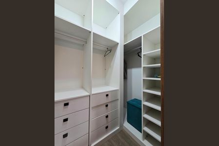 Apartamento para alugar com 49m², 1 quarto e 1 vaga Apartamento para alugar com 49m², 1 quarto e 1 vagaCloset da suíte