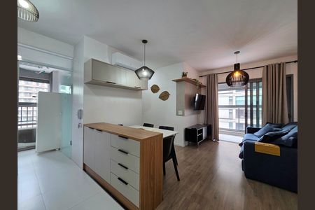 Cozinha de apartamento para alugar com 1 quarto, 49m² em Indianópolis, São Paulo