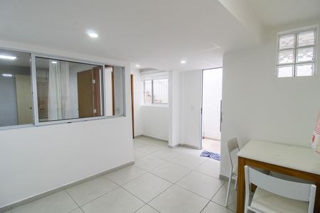 Sala/Cozinha de kitnet/studio para alugar com 1 quarto, 70m² em Jardim Odete, São Paulo