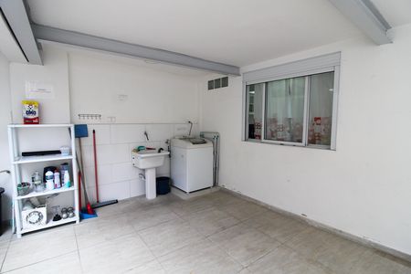 Quintal de kitnet/studio para alugar com 1 quarto, 70m² em Jardim Odete, São Paulo
