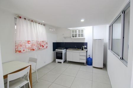 Sala/Cozinha de kitnet/studio para alugar com 1 quarto, 70m² em Jardim Odete, São Paulo