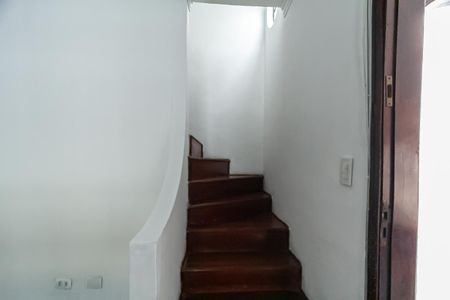 Casa à venda com 132m², 3 quartos e 2 vagas Casa à venda com 132m², 3 quartos e 2 vagasEscada