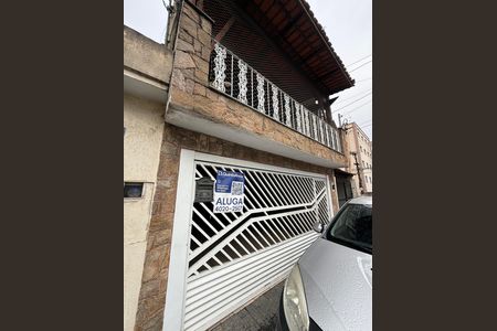 Casa para alugar com 180m², 3 quartos e 2 vagas Casa para alugar com 180m², 3 quartos e 2 vagasFachada