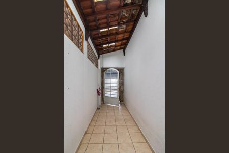 Casa para alugar com 180m², 3 quartos e 2 vagas Casa para alugar com 180m², 3 quartos e 2 vagasCorredor Lateral