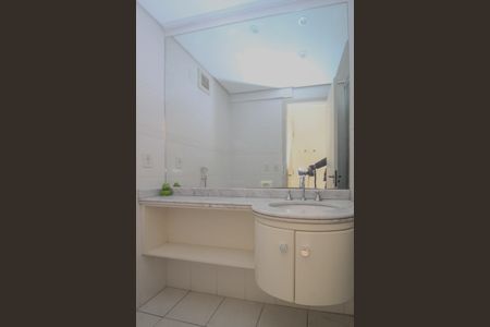 Banheiro de apartamento à venda com 2 quartos, 95m² em Centro Histórico, Porto Alegre