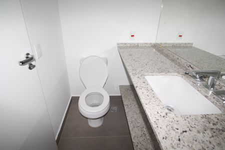 Apartamento para alugar com 68m², 2 quartos e 1 vaga Apartamento para alugar com 68m², 2 quartos e 1 vagaBanheiro da Suíte 1