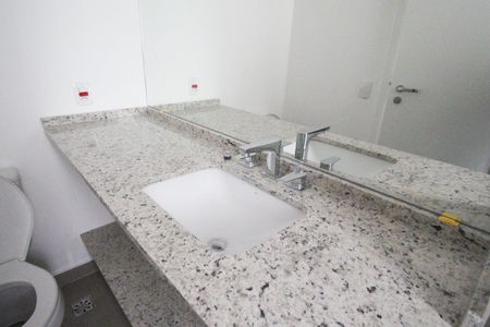 Apartamento para alugar com 68m², 2 quartos e 1 vaga Apartamento para alugar com 68m², 2 quartos e 1 vagaBanheiro da Suíte 1