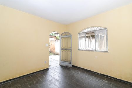 Casa para alugar com 40m², 2 quartos e sem vaga Casa para alugar com 40m², 2 quartos e sem vagaSala