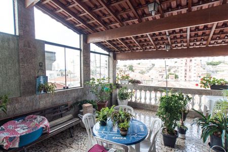 Casa para alugar com 140m², 3 quartos e 2 vagas Casa para alugar com 140m², 3 quartos e 2 vagasTerraço