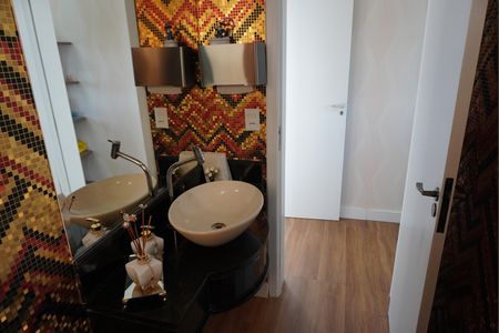 Casa de condomínio à venda com 480m², 4 quartos e 6 vagasBanheiro