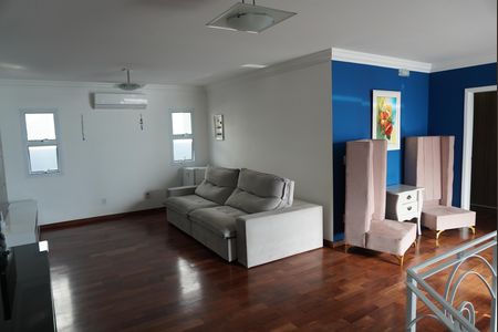 Casa de condomínio à venda com 480m², 4 quartos e 6 vagasSala intíma