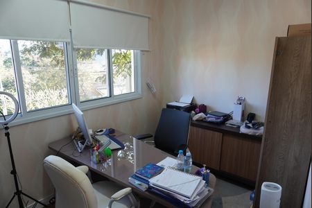Casa de condomínio à venda com 480m², 4 quartos e 6 vagasEscritório