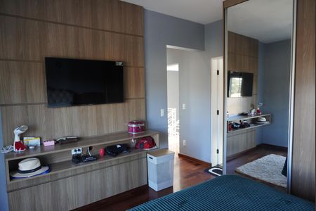 Casa de condomínio à venda com 480m², 4 quartos e 6 vagasSuíte 3
