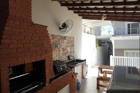 Casa de condomínio à venda com 480m², 4 quartos e 6 vagasChurrasqueira