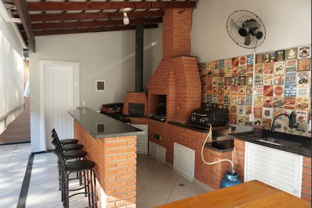 Casa de condomínio à venda com 480m², 4 quartos e 6 vagasChurrasqueira