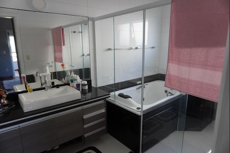 Banheiro da Suíte 3 de casa de condomínio à venda com 4 quartos, 480m² em Tarumã, Barueri