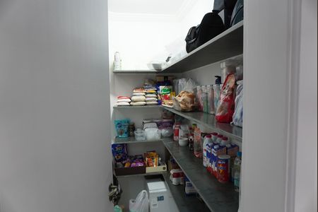 Despensa de casa de condomínio à venda com 4 quartos, 480m² em Tarumã, Barueri