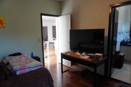 Casa de condomínio à venda com 480m², 4 quartos e 6 vagasSuíte 4