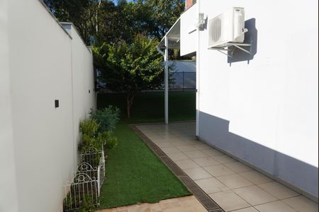 Casa de condomínio à venda com 480m², 4 quartos e 6 vagasÁrea externa