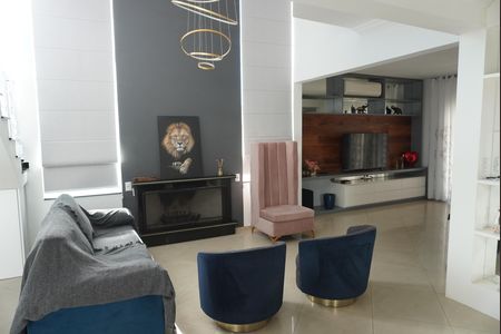 Casa de condomínio à venda com 480m², 4 quartos e 6 vagasSala